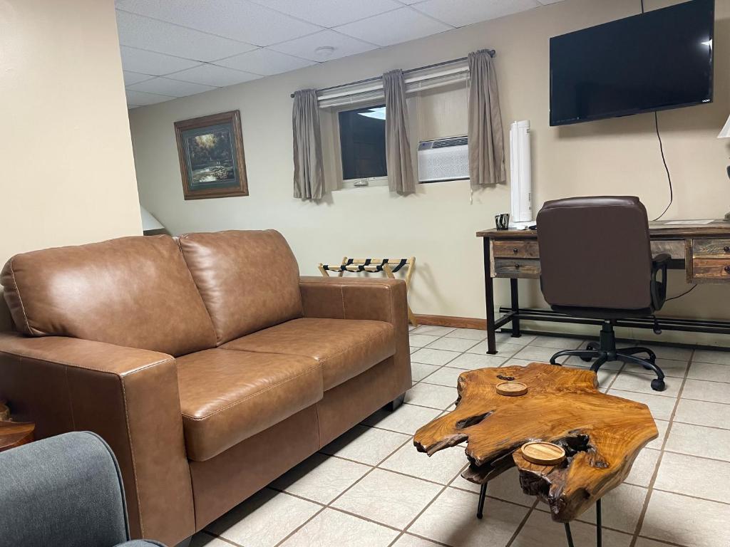 West Main Lodge, 2 Bedrooom - Image 5