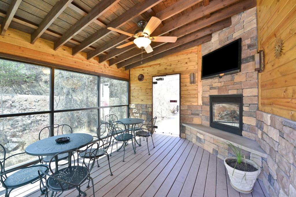 Super 8 by Wyndham Deadwood Black Hills Area - Image 6