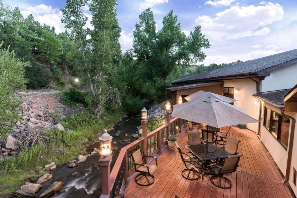 Super 8 by Wyndham Deadwood Black Hills Area - Image 7