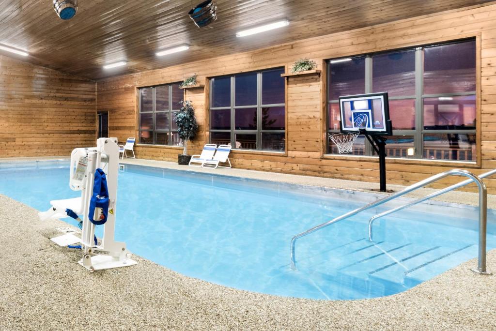 Super 8 by Wyndham Chamberlain SD - Image 4