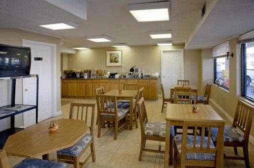 Americas Best Value Inn & Suites in Murfreesboro - Image 4