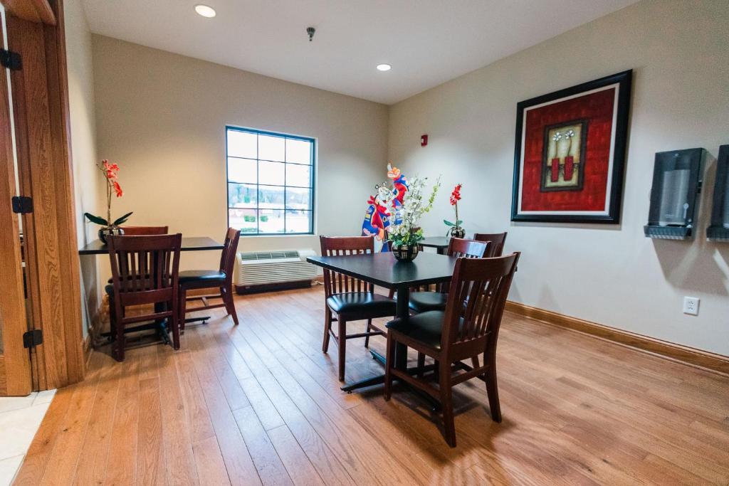 Grand Hotel - Image 4