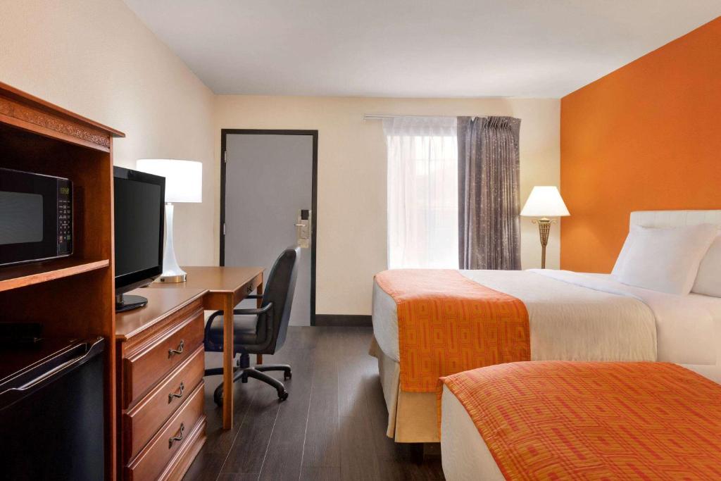 Howard Johnson by Wyndham Chattanooga Lookout Mountain I-24 - Image 6