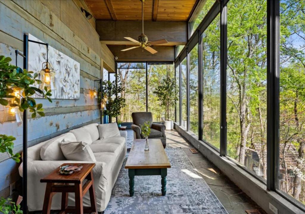 Laurel Valley Mountain Retreat - Image 6