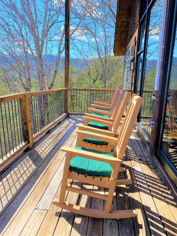 Laurel Valley Mountain Retreat - Image 4