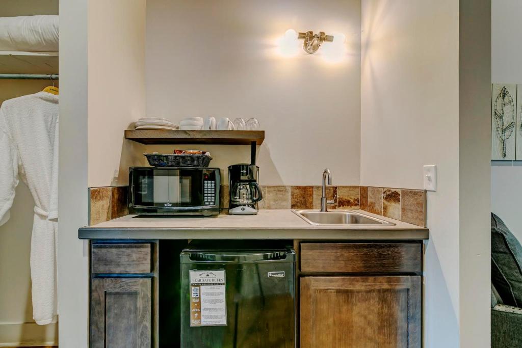 Dancing Bear Lodge - Image 8