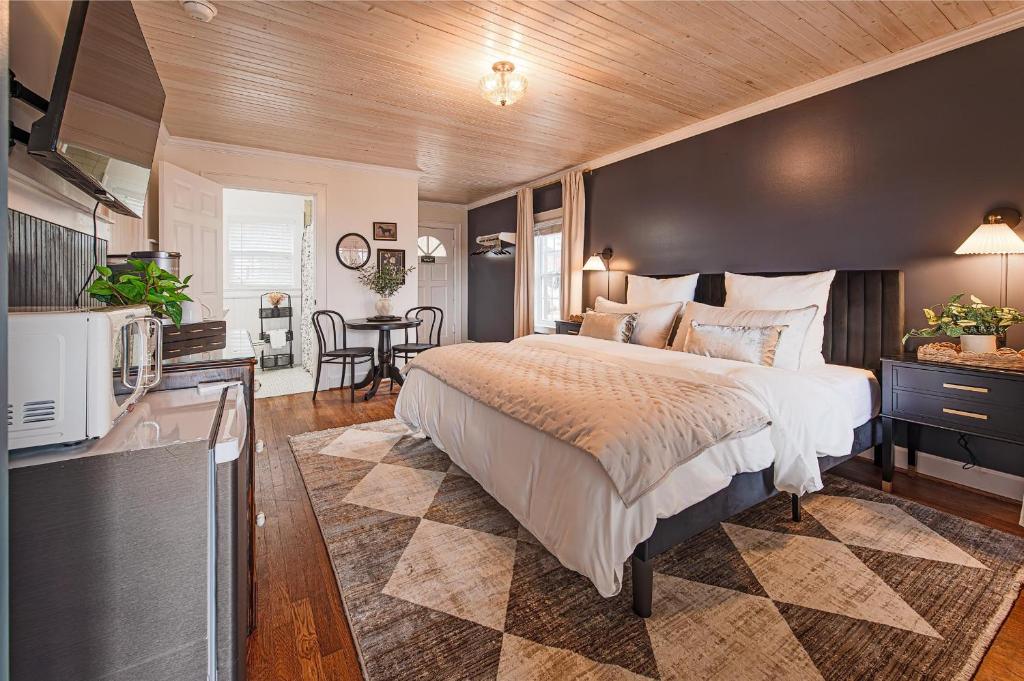 Historic Riverview Inn One - Image 8