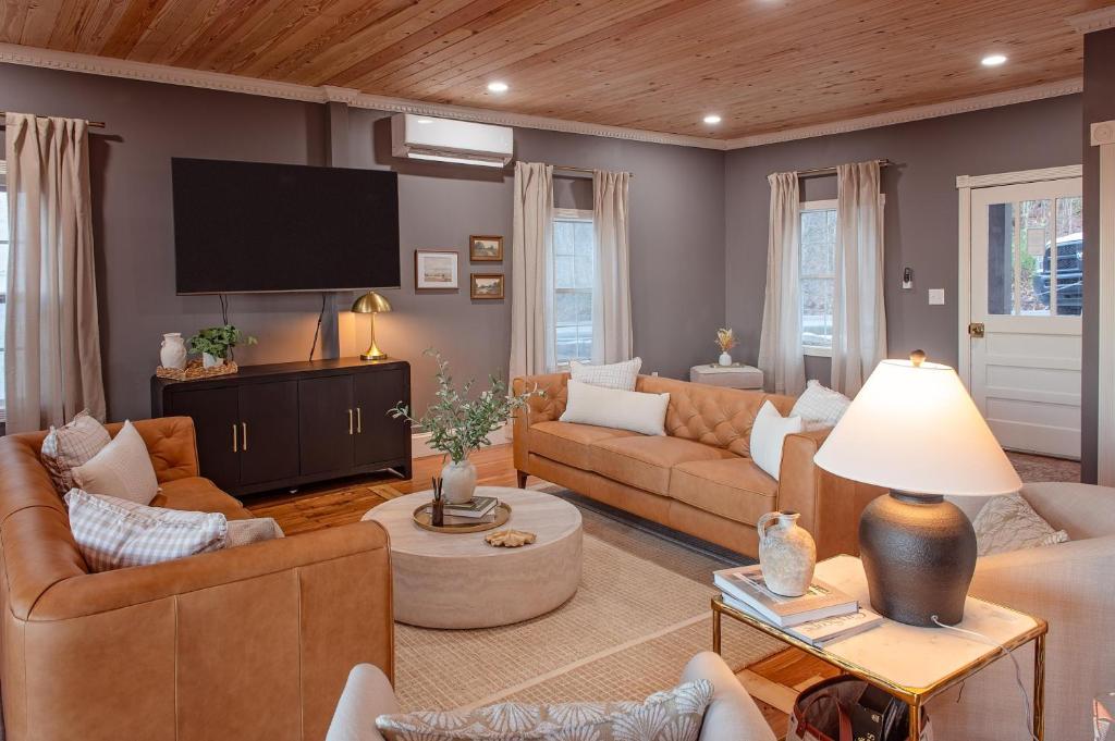 Historic Riverview Inn Four - Image 6