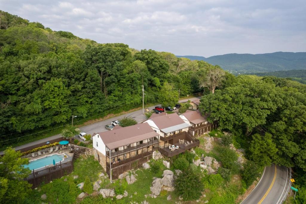 Historic Riverview Inn Four - Image 7