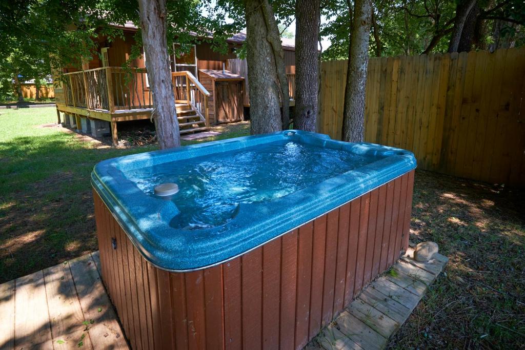 Hot Tub (Jacuzzi) - Photo 4