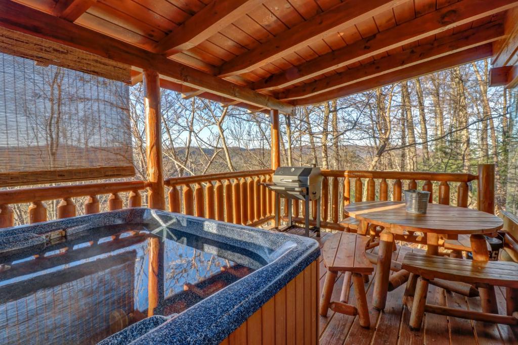 Hot Tub (Jacuzzi) - Photo 2