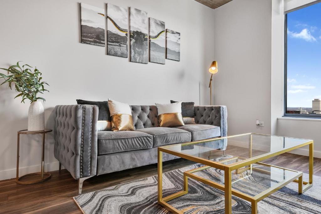 Golden Luxe Suite Downtown Nashville