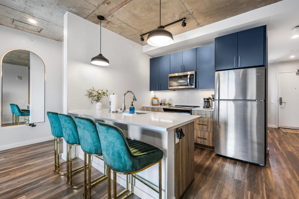 Golden Luxe Suite Downtown Nashville - Image 4