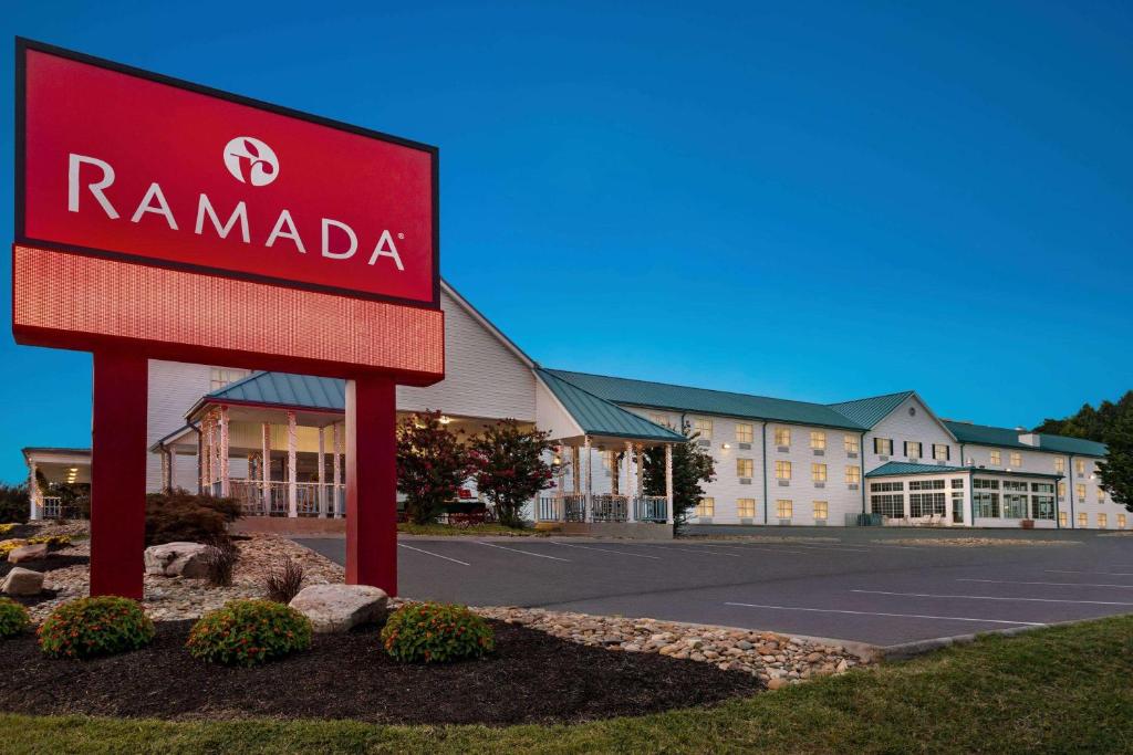 Ramada by Wyndham Pigeon Forge North - Image 6