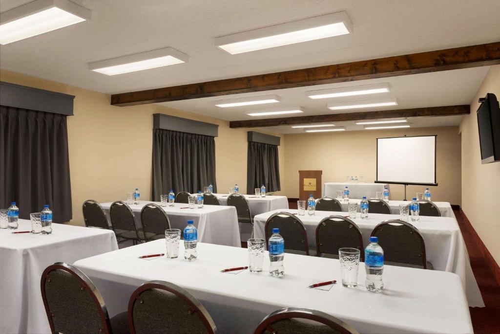 Ramada by Wyndham Pigeon Forge North - Image 5