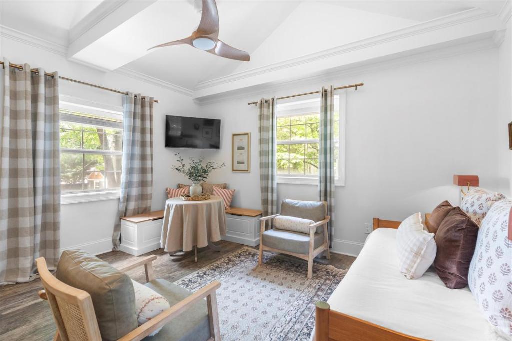 1- Lookout Mountain Cottage - Image 5