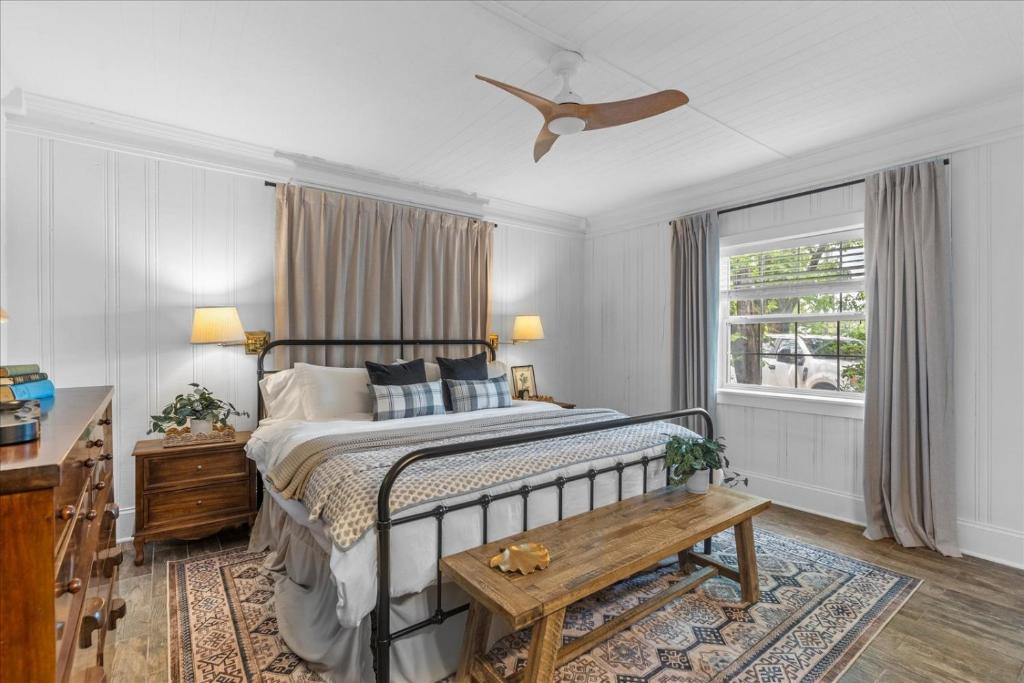 1- Lookout Mountain Cottage - Image 7