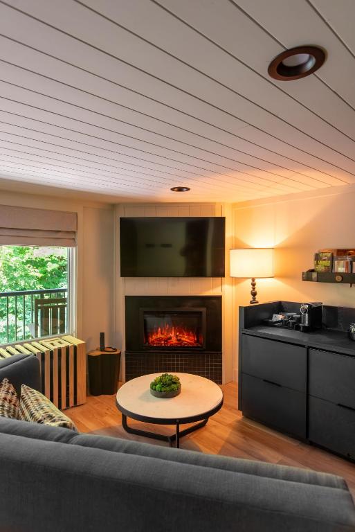 Historic Rocky Waters Inn, A Small Luxury Hotel - Image 4