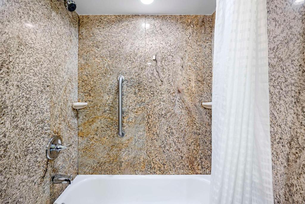 Quality Inn Clarksville - Exit 11 - Image 7