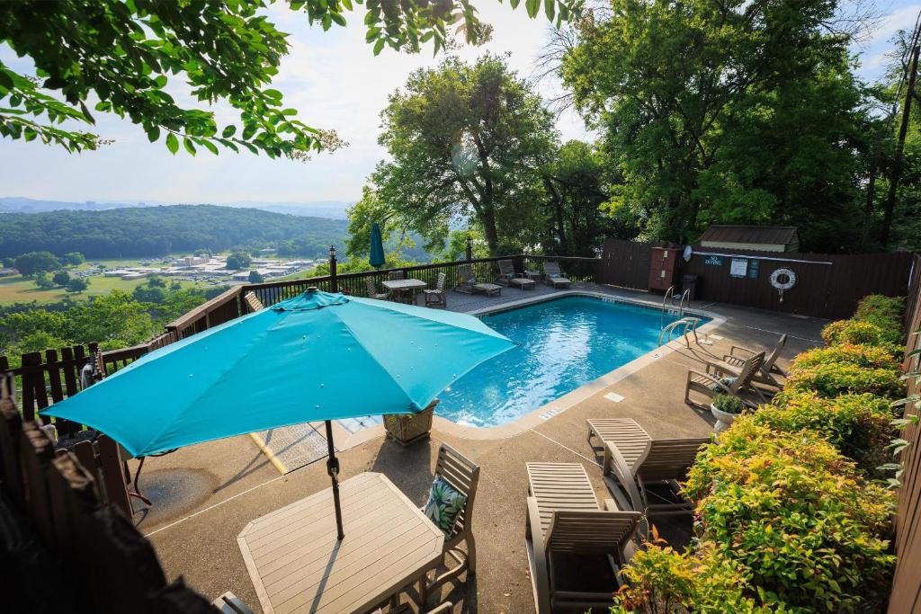 Historic Riverview Inn Seven - Image 4