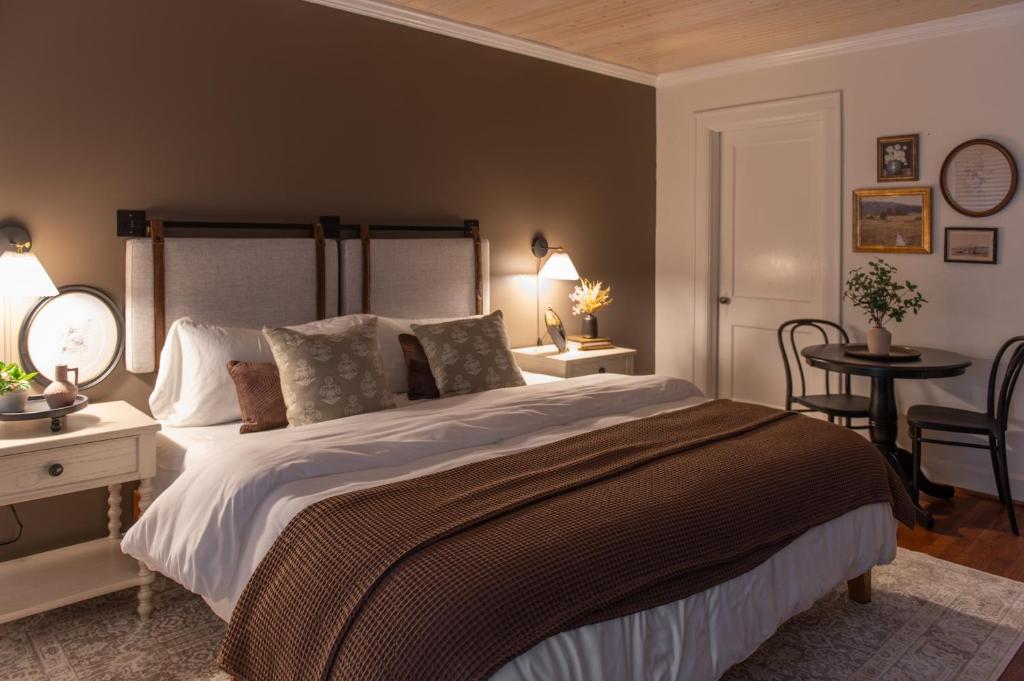 Historic Riverview Inn Seven - Image 8