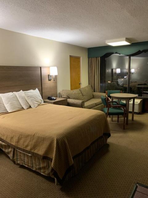 Riverside Motor Lodge - Pigeon Forge - Image 7