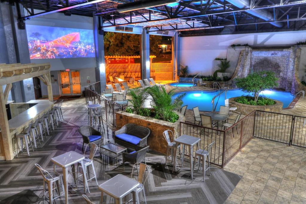 Hot Tub (Jacuzzi) - Photo 3