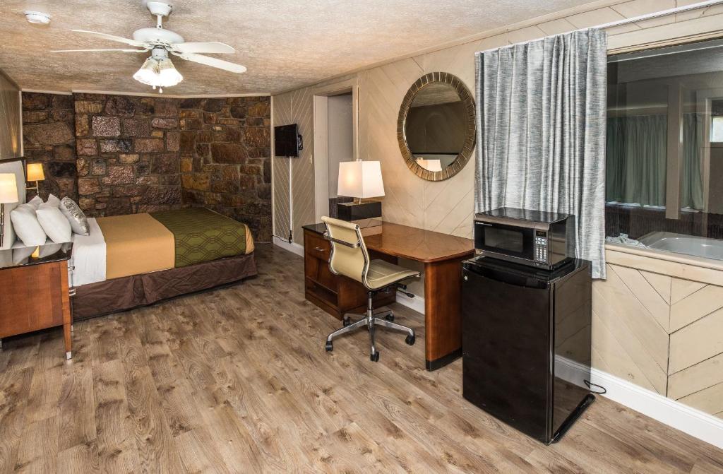 Hot Tub (Jacuzzi) - Photo 2