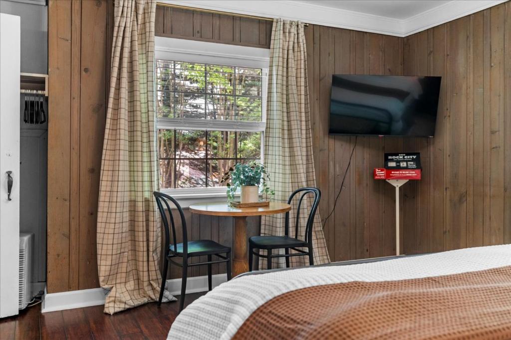 2- Chattanooga Suite - Image 5