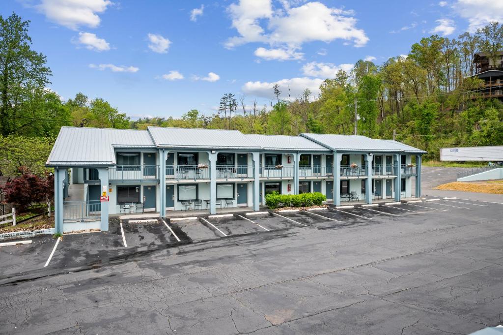 Country Town N' Suites - Image 4