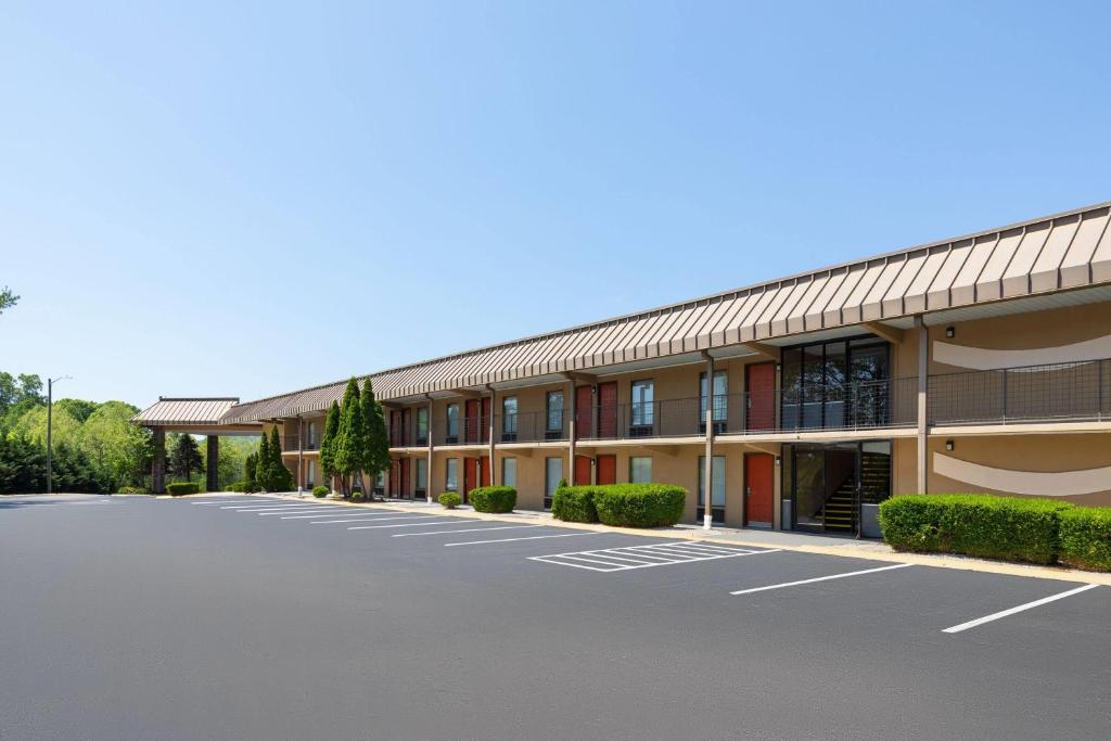 Baymont by Wyndham Knoxville I-75 - Image 7