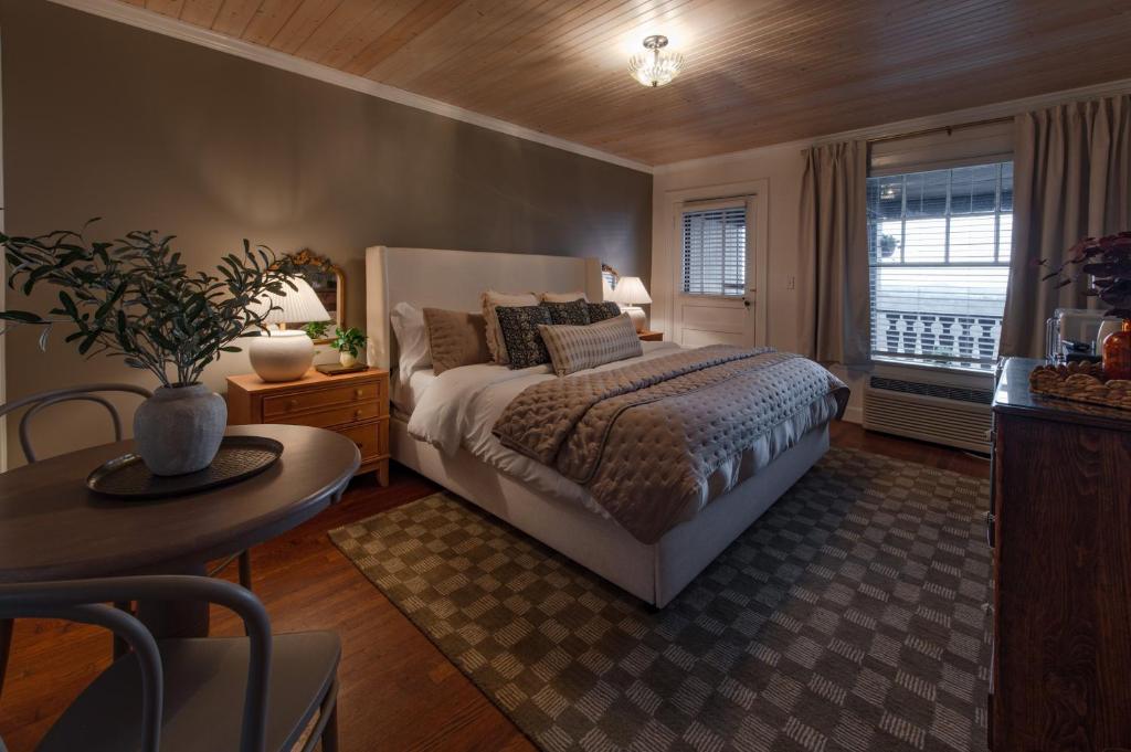 Historic Riverview Inn Six