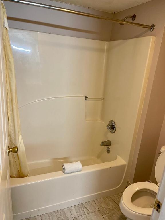 Hot Tub (Jacuzzi) - Photo 2