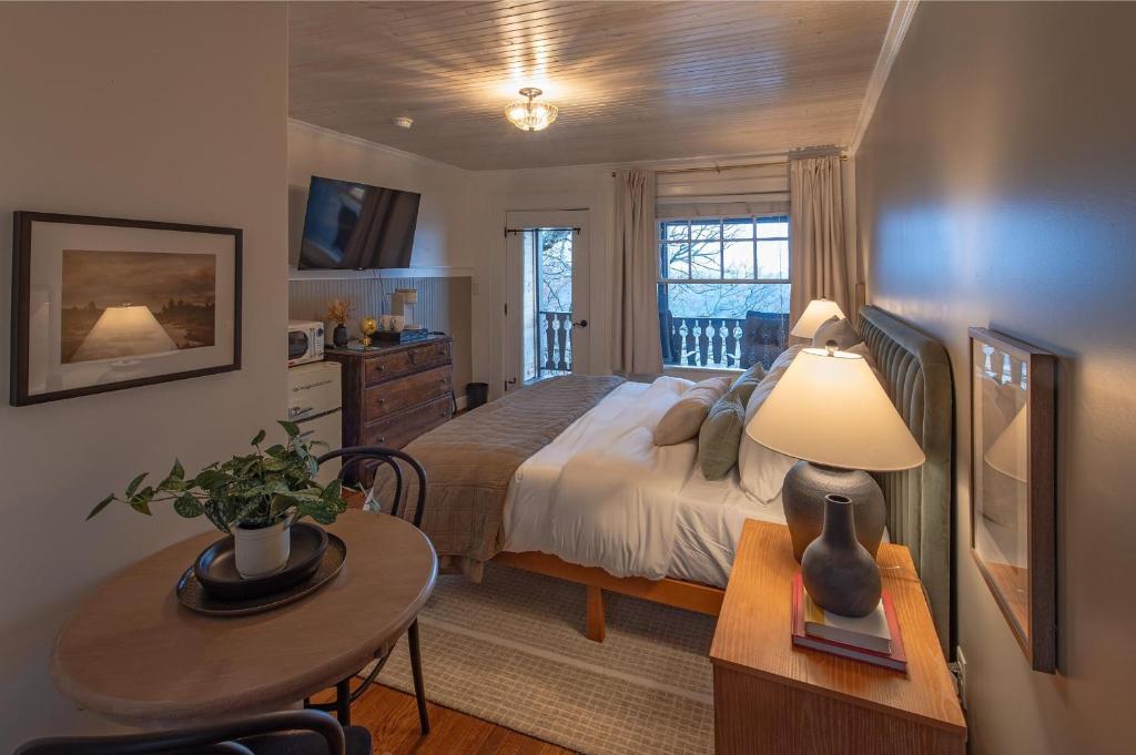 Historic Riverview Inn Two - Image 8