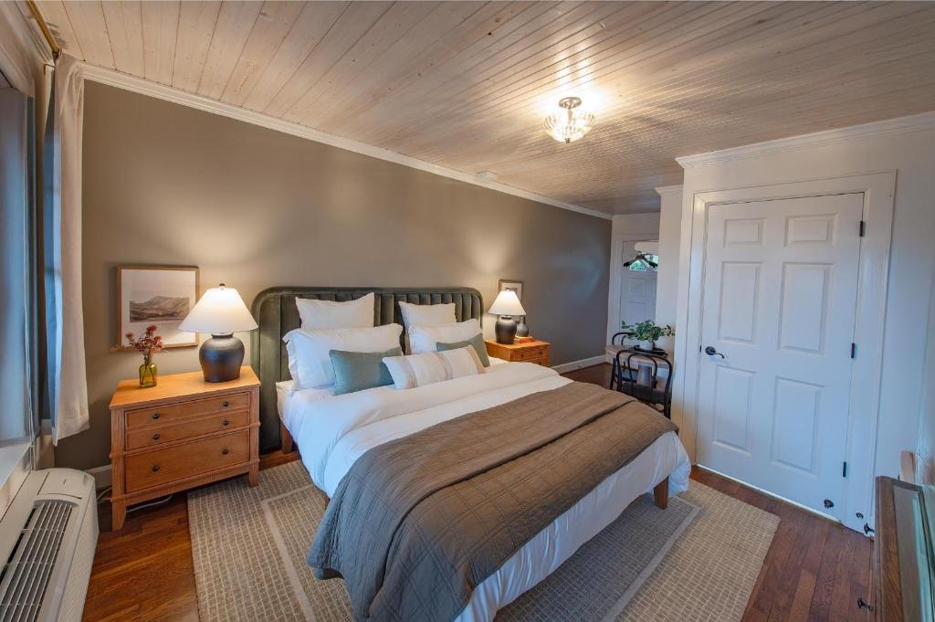 Historic Riverview Inn Two