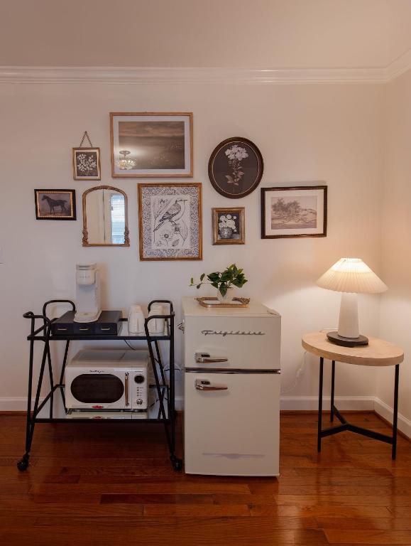 Historic Riverview Inn Suite Nine - Image 5