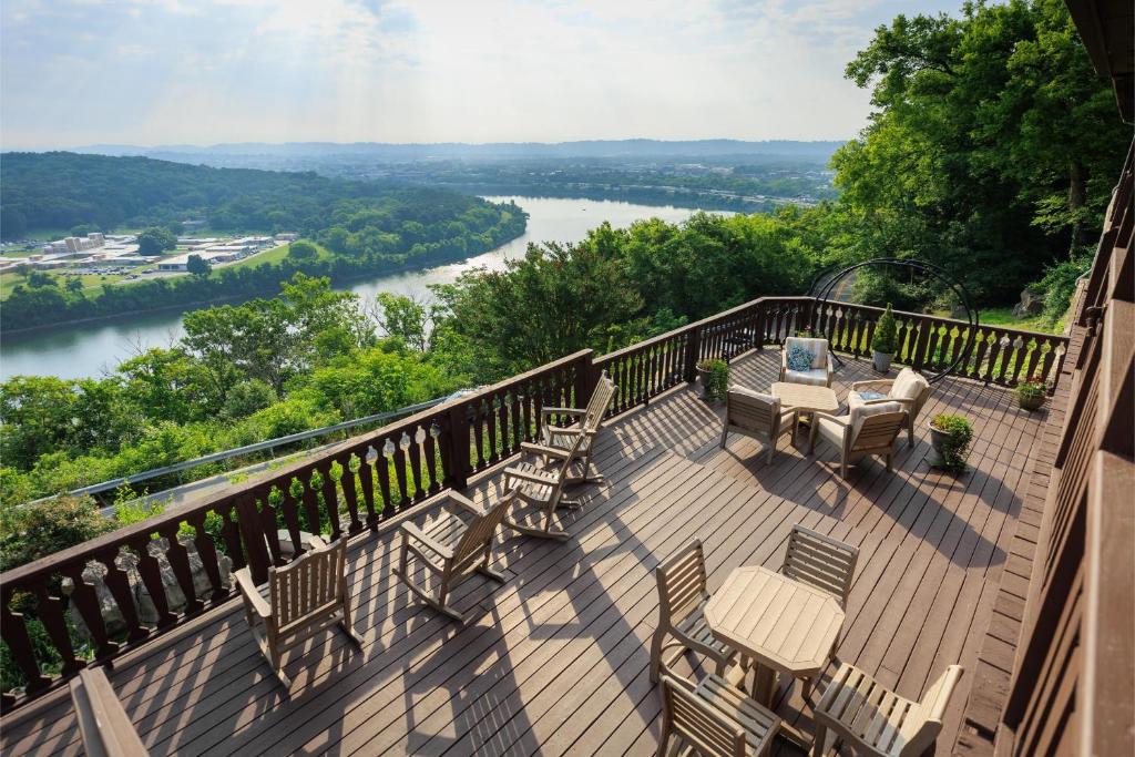 Historic Riverview Inn Suite Nine - Image 7