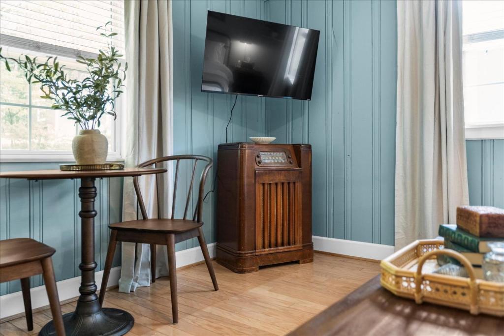 7- Rock Island Cottage - Image 5