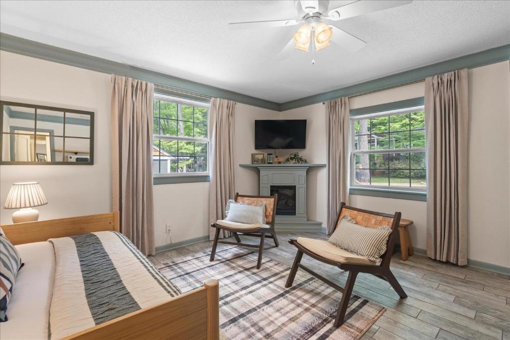 8- Desoto Cottage - Image 5