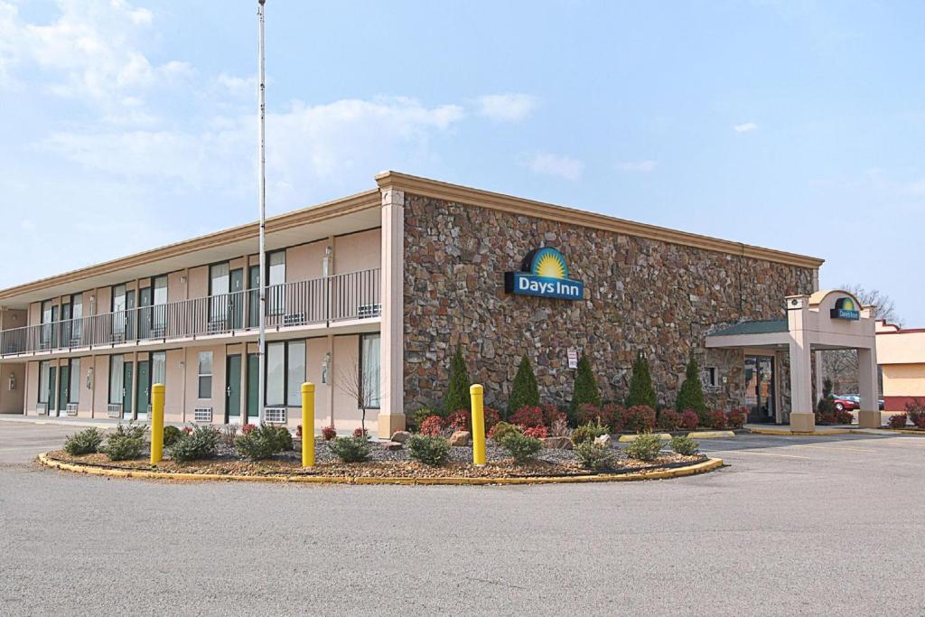 Days Inn by Wyndham Martin - Image 6