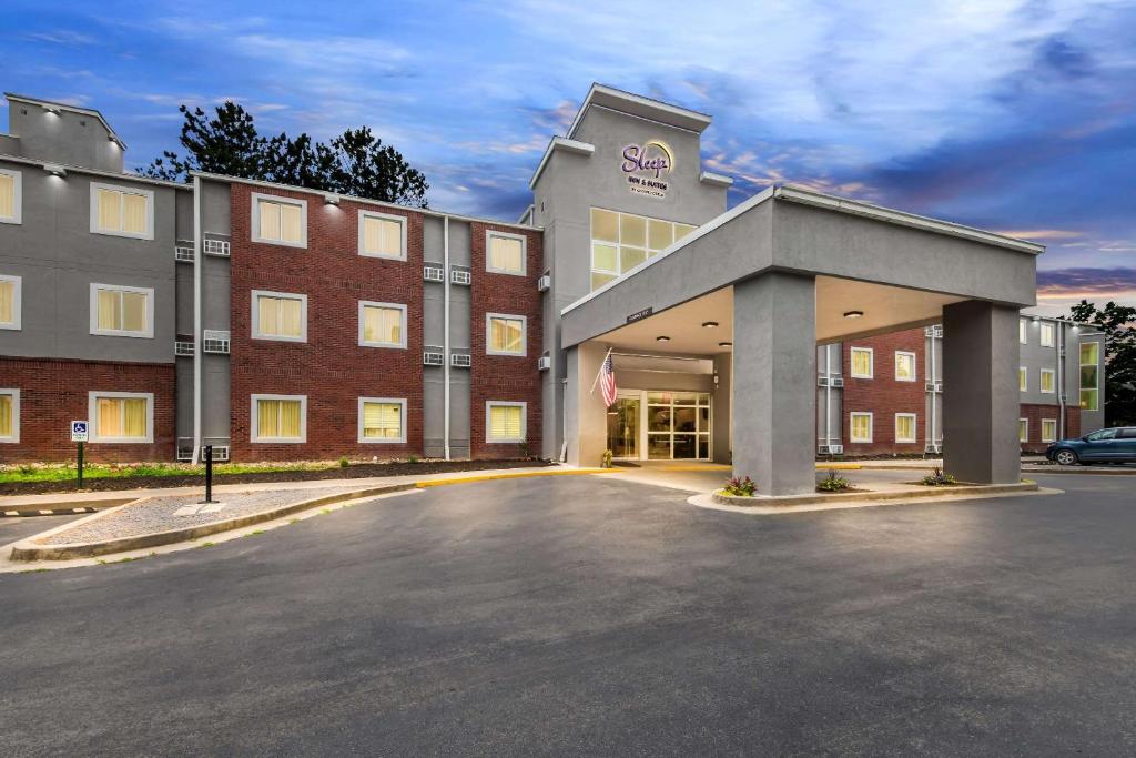 Sleep Inn & Suites Pigeon Forge Downtown - Image 7
