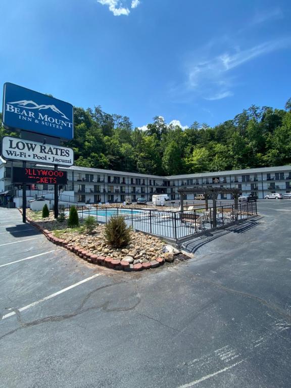 Bear Mount Inn & Suites