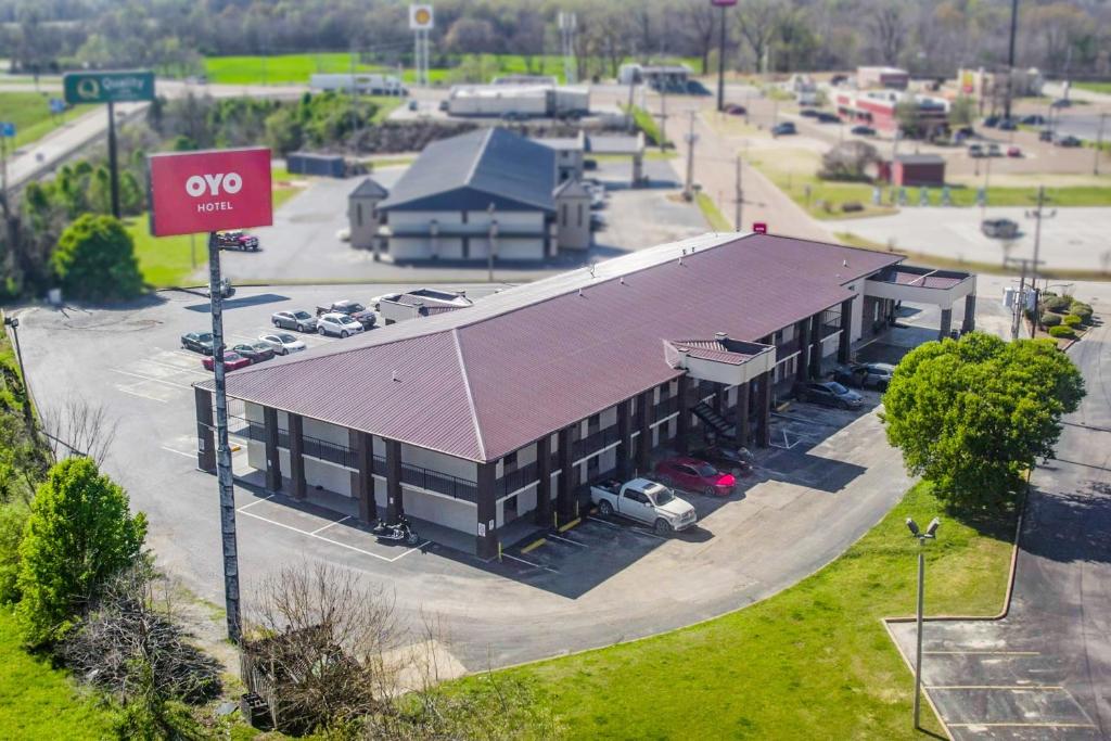 OYO Hotel Brownsville TN I-40 - Image 7