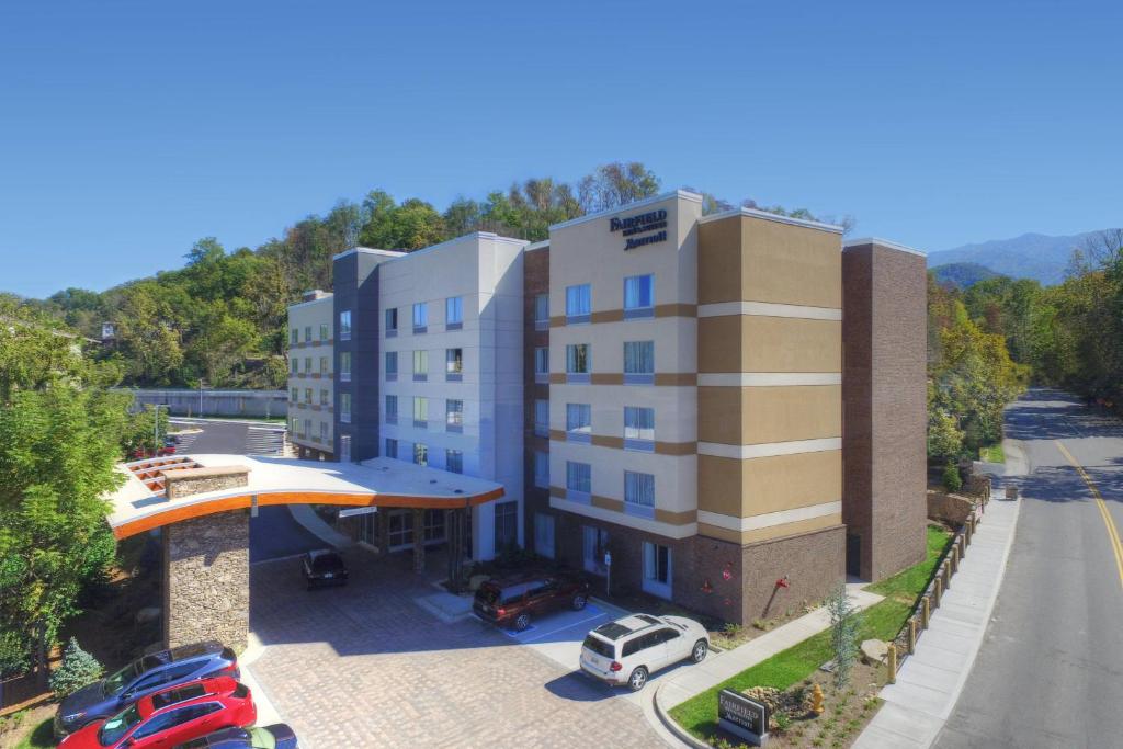 Fairfield Inn & Suites by Marriott Gatlinburg Downtown - Image 7