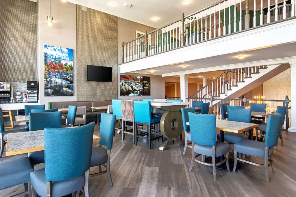 Clarion Inn Willow River - Image 6