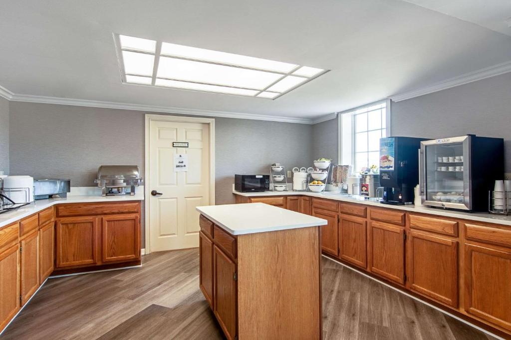 Clarion Inn Willow River - Image 5