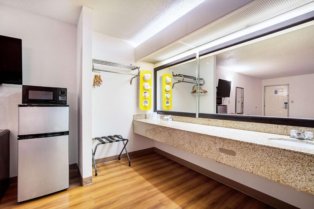 Motel 6-Covington, TN - Image 5