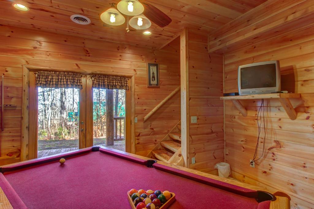 Chief Big Log Cabin - Image 4