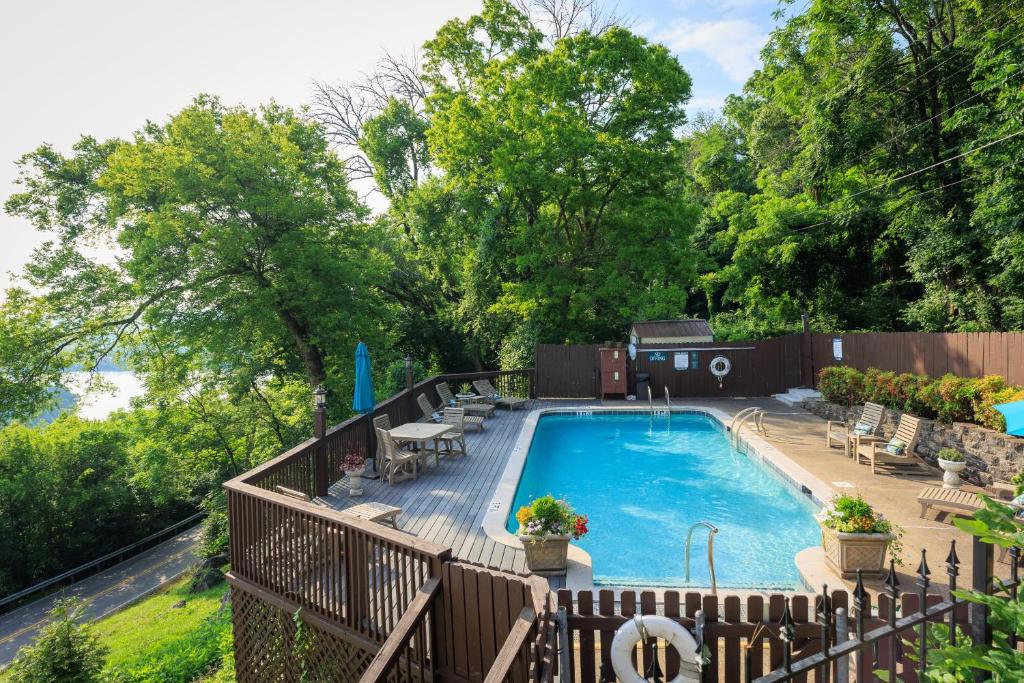 Historic Riverview Inn Three - Image 4