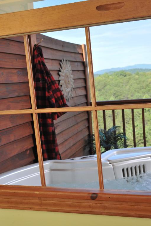 Hot Tub (Jacuzzi) - Photo 2